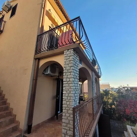 Apartmaniinprimosten דירה *